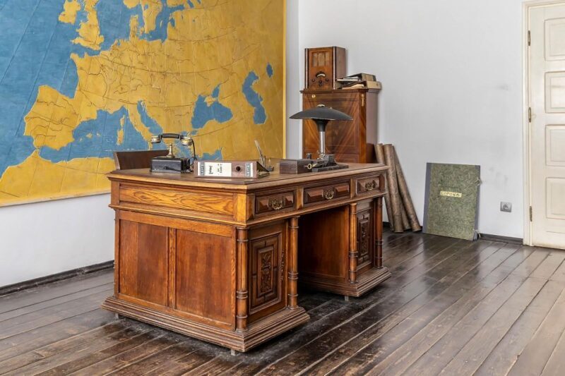Krakow: Oskar Schindlers Factory Private 2 or 4-Hour Tour - A Deep Dive into the Experience