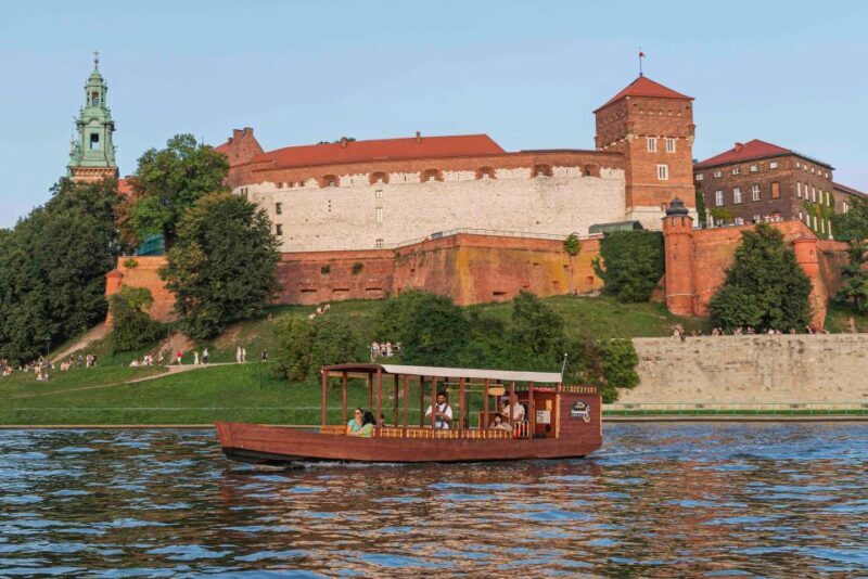 Krakow: Private Traditional Gondola Cruise - Who Should Consider This Tour?