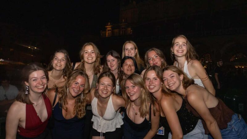 Krakow: Pub Crawl 1H Open Bar, VIP Entry & Welcome Shots - Discover Krakow’s Nightlife: The Pub Crawl Experience