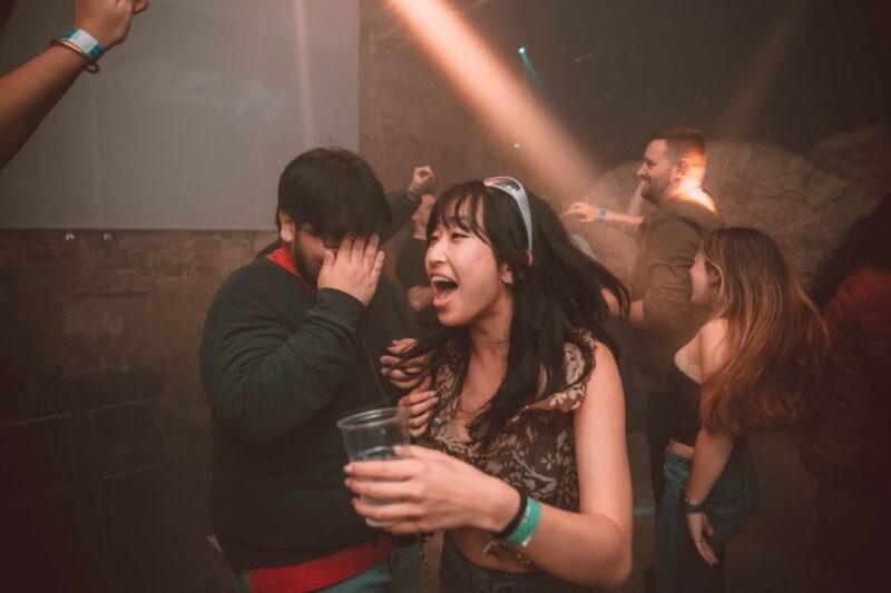 Krakow: Pub Crawl 1H Open Bar, VIP Entry & Welcome Shots - FAQ