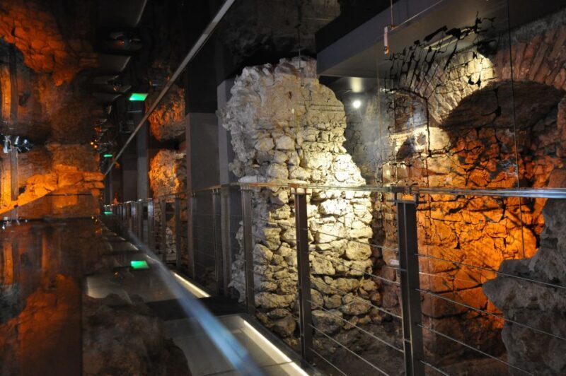 Krakow: Skip the Line Underground Museum and Old Town - Exploring Krakow’s Hidden Depths: A Deep Dive Into the Tour