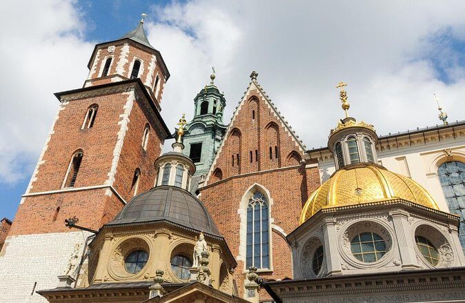 Krakow Skip The Line Wawel Castle and Cathedral Private Tour - Exploring Wawel Castle and Cathedral with a Private Skip-the-Line Tour in Krakow