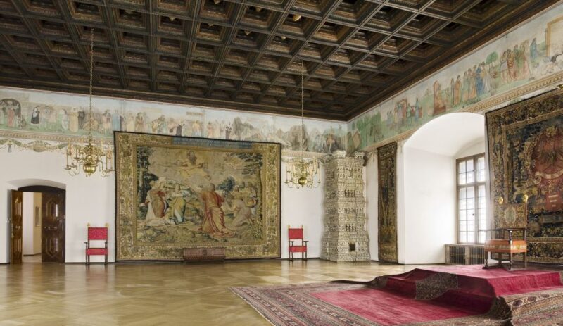 Krakow: Skip the Line Wawel Castle & Cathedral Private Tour - Exploring Wawel: A Private Tour of Krakow’s Crown Jewel