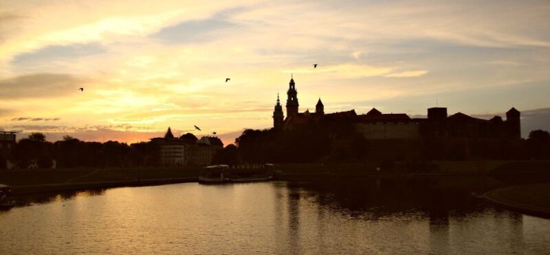 Krakow: Skip the Line Wawel Castle & Cathedral Private Tour - Key Points