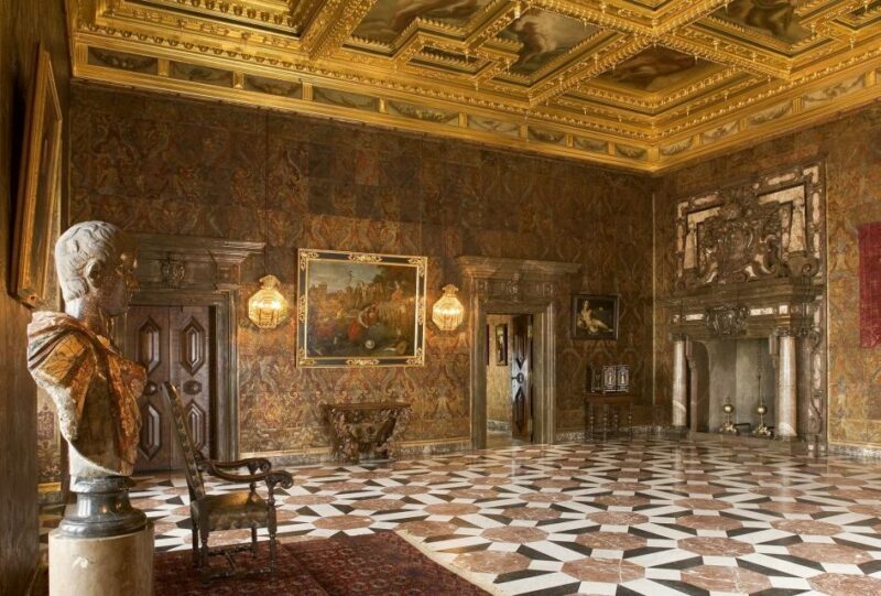 Krakow: Skip the Line Wawel Castle & Cathedral Private Tour - Who Should Book This Tour?