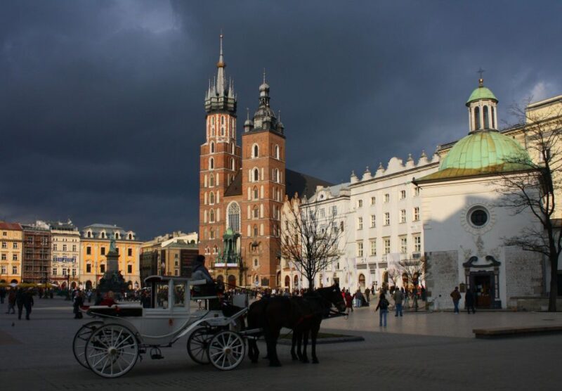 Krakow: Skip-the-Line Wawel Castle & Old Town Guided Tour - The Sum Up