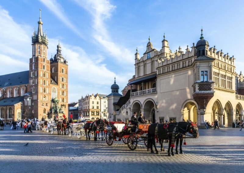 Krakow: St. Mary's Basilica visiting with short guided walk - Who Should Consider This Tour?