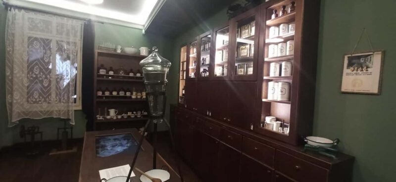 Krakow: Visit Apteka Pod Orlem in Italian - Key Points