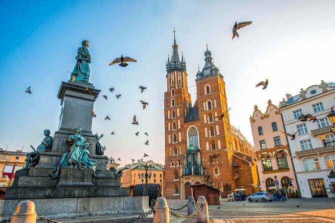 Krakow Walking Tour with Audioguide on Your Smartphone - Exploring Krakows Architectural Marvels and Artistic Treasures
