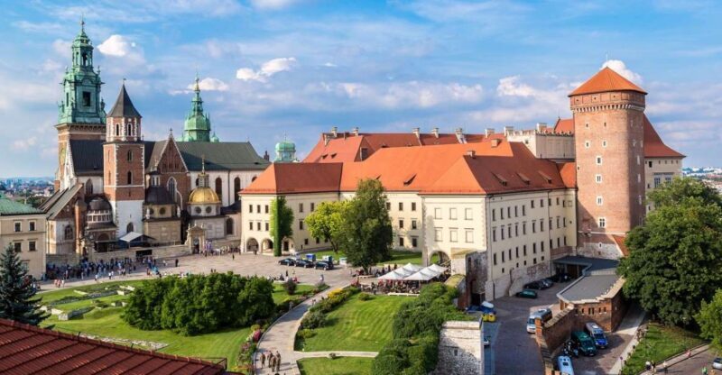 Krakow: Wawel Castle and Cathedral & Salt Mine, with Lunch - Meeting in Krakow and Starting the Day