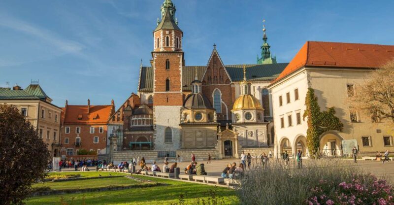 Krakow: Wawel Castle, Cathedral, Rynek Underground & Lunch - Why This Tour Works Well