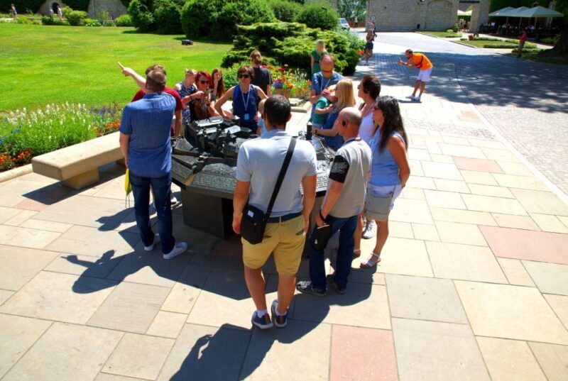 Krakow: Wawel Castle Guided Tour with Entry Tickets - A Closer Look at Wawel Castle Guided Tour