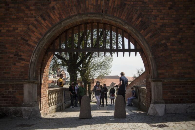 Krakow: Wawel Castle Guided Walking Tour - What’s Included and How It Shapes the Experience