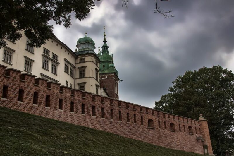 Krakow: Wawel Castle Guided Walking Tour - FAQ