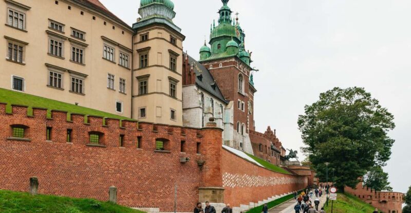 Krakow: Wawel Castle Guided Walking Tour - Exploring Wawel Castle: An In-Depth Review