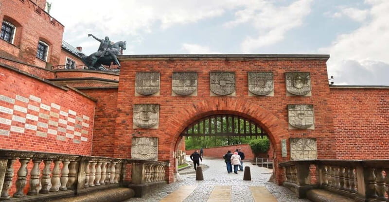 Krakow: Wawel Cathedral Guided Tour with Admission Tickets - In The Sum Up