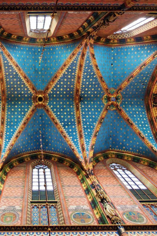 Krakow's Old Town Quick Review & St. Mary's Basilica Visit - Exploring Krakow’s Old Town in a Nutshell