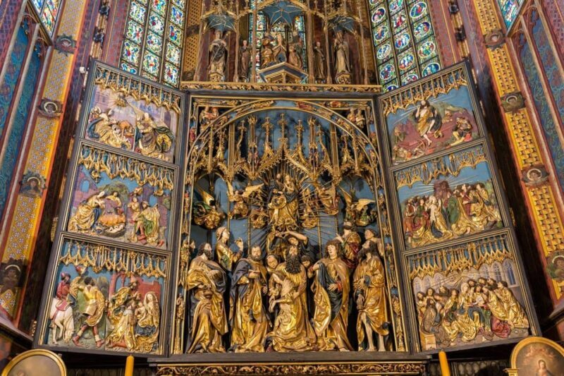Krakow's Old Town Quick Review & St. Mary's Basilica Visit - Practical Details and Value