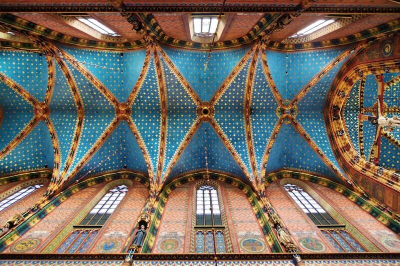 Krakow's Old Town Quick Review & St. Mary's Basilica Visit - FAQ