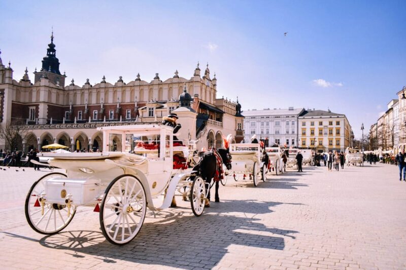Krakow's Old Town: Uncover Hidden Gems with a Local - Exploring Krakow’s Old Town with a Local: What to Expect