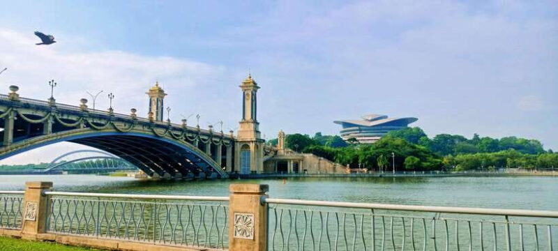 Kuala Lumpur: Putrajaya Tour with Traditional Boat Cruise - Exploring Putrajaya: A Perfect Half-Day Escape from Kuala Lumpur