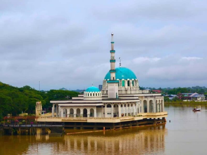 Kuching: Walking Tour with Sampan Boat Ride and Lunch - Exploring Kuching: A Walk Through Sarawak’s Charm