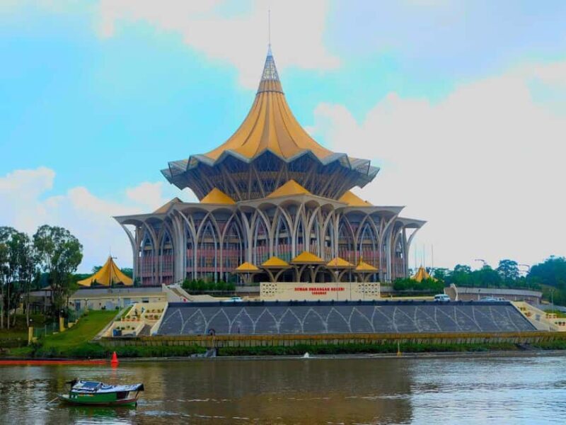 Kuching: Walking Tour with Sampan Boat Ride and Lunch - Key Points