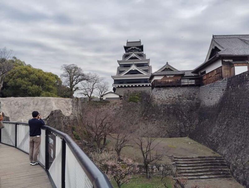 Kumamoto: Kumamoto Castle Guided Walking Tour 90min - The Experience in Detail