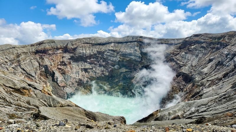 Kumamoto Mount Aso & Takachiho Gorge Full-Day Tour - Guides who do more than point out the view