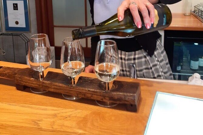 Kumeu Winery Boutique Tour with Gourmet Lunch from Auckland - The Practical Side: What to Expect