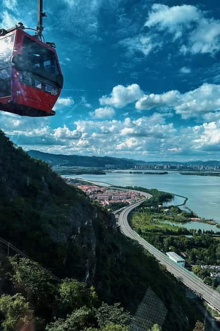 Kunming: Stone Forest and Dianchi Lake Day Trip with Lunch - Dianchi Lake: Serenity by the Water