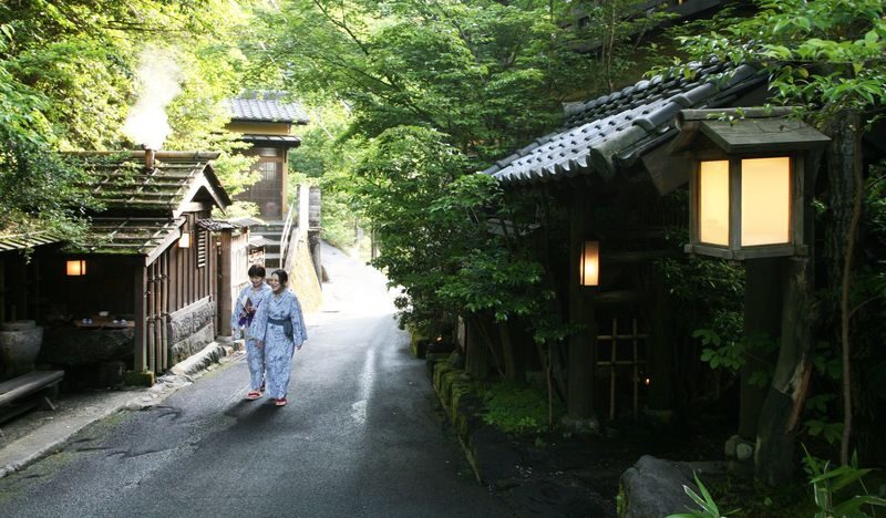 Kurokawa Onsen Transfer & Optional Scenic Tours from Kumamoto City - Aso Shrine: a historic change of scene