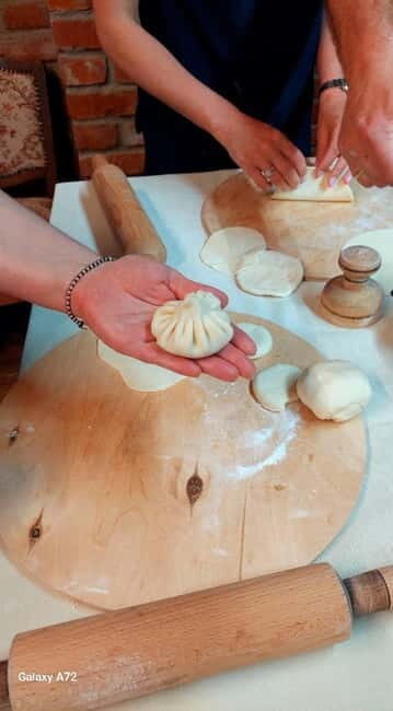 Kutaisi: Georgian Traditional Food Masterclass at family - Key Points