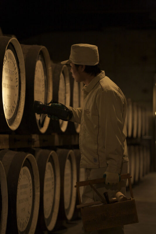 Kyoto 1 Day Suntory Yamazaki Distillery Tour and Asahi Art Museum - Inside Suntory Yamazaki: follow the whisky from grain to cask