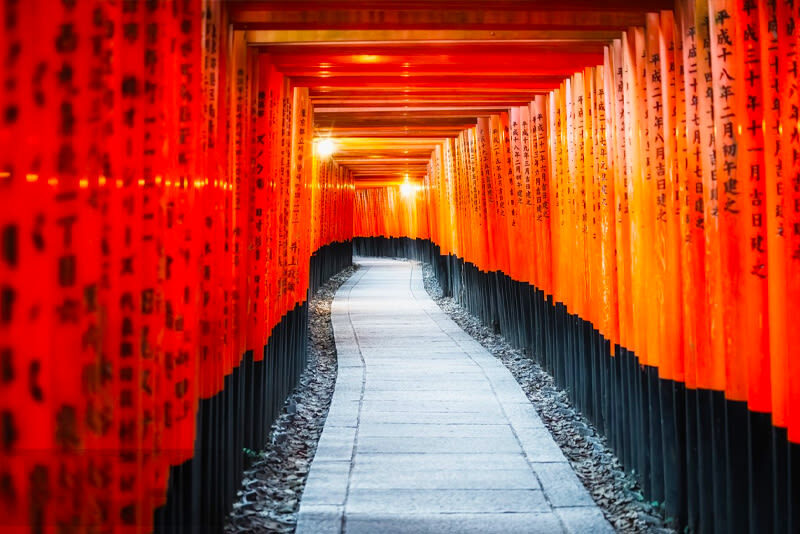 Kyoto Arashiyama & Katsuoji Temple Internet-Famous Scenic Spots Check-in: Arashiyama Scenic Railway & Fushimi Inari-taisha Shrine Senbon Torii & Internet-Famous Katsuoji Temple Daruma Doll One-Day Tour | Depart from Osaka or Kyoto - Fushimi Inari’s gates and mountain paths