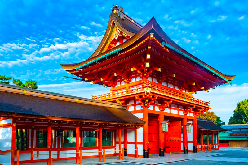 Kyoto Arashiyama & Katsuoji Temple Internet-Famous Scenic Spots Check-in: Arashiyama Scenic Railway & Fushimi Inari-taisha Shrine Senbon Torii & Internet-Famous Katsuoji Temple Daruma Doll One-Day Tour | Depart from Osaka or Kyoto - Guides, group size and the ride between stops