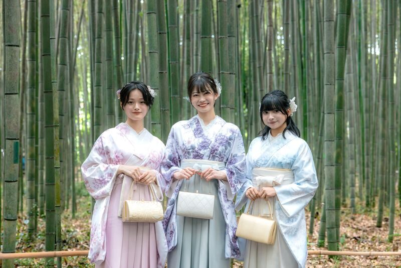 Kyoto Arashiyama Kimono Rental: 3-minute walk to Togetsukyo Bridge, includes womens hair set. Kyoto Aiwafuku - A kimono outing that starts in the right place