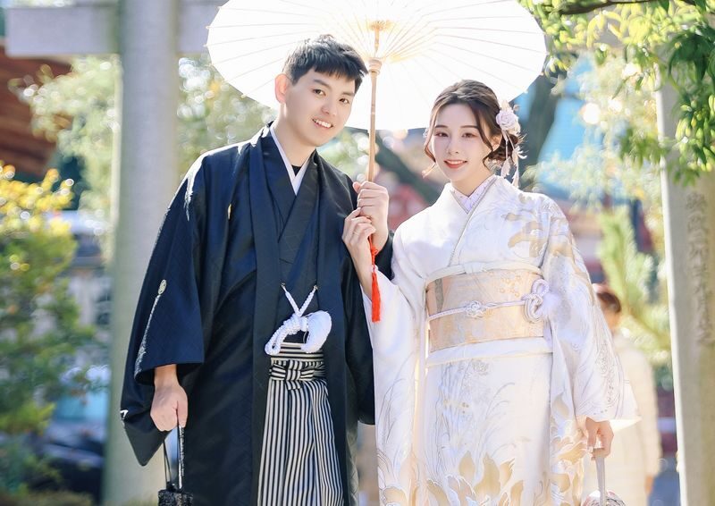 Kyoto Arashiyama Kimono Rental: 3-minute walk to Togetsukyo Bridge, includes womens hair set. Kyoto Aiwafuku - Kimono Forest makes a quick, colorful pause