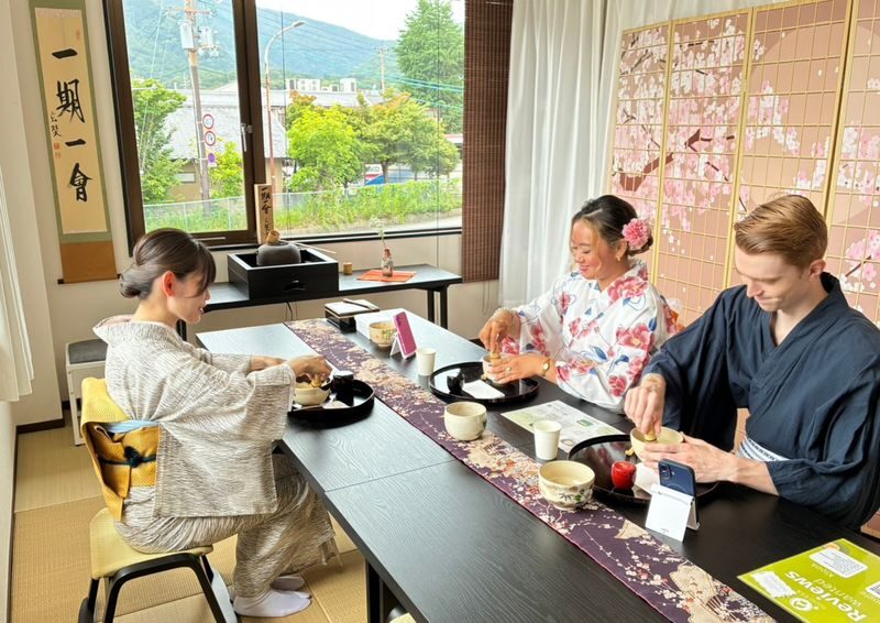 Kyoto Arashiyama Kimono Rental: 3-minute walk to Togetsukyo Bridge, includes womens hair set. Kyoto Aiwafuku - Tenryu-ji rewards a slower final hour