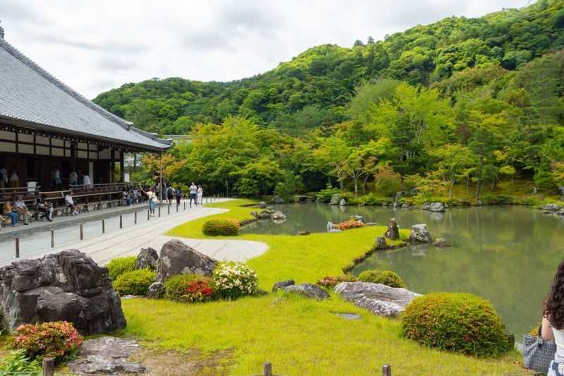 Kyoto Bus Tour: Fushimi, Kiyomizu, Kinkaku-ji & Arashiyama