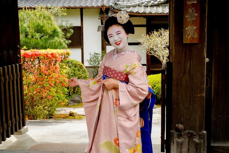 Kyoto Exclusive Temple Maiko Dance Zen Garden and Tea Experience - What makes this temple visit different