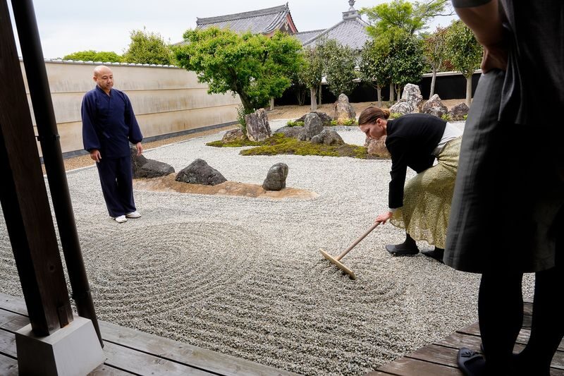 Kyoto Exclusive Temple Maiko Dance Zen Garden and Tea Experience - Rake the sand in a dry garden