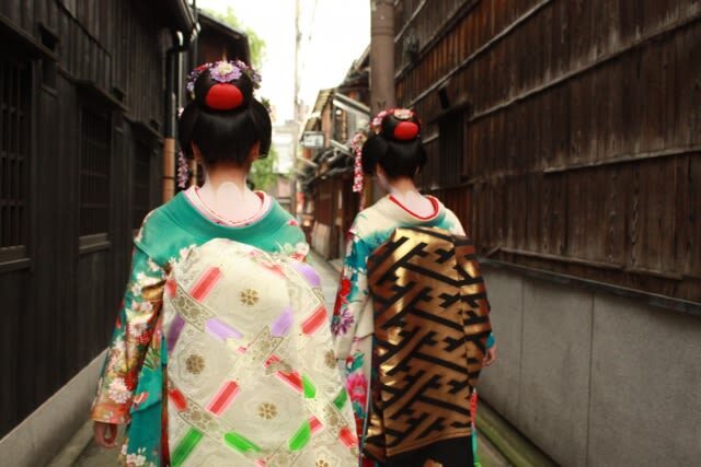 Kyoto Geisha Districts Half-Day Private Cultural Tour - Gion Kobu Kaburenjo and the work behind the image