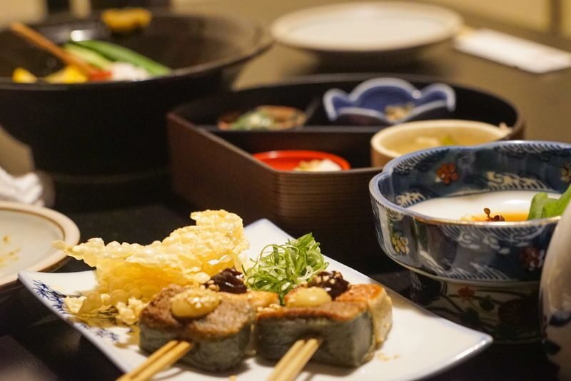 Kyoto: Geisha & Maiko Dinner Tour: An Intimate Cultural Experience - What the schedule means in practice