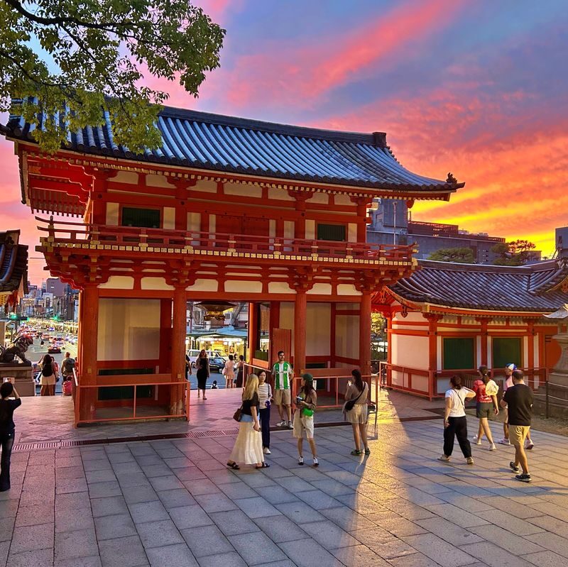 Kyoto Gion Geisha 2-Hour Cultural Tour with Hidden Gems - The guide makes the difference