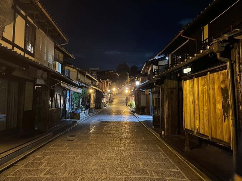 Kyoto: Gion & Geisha District Night Time Walking Tour - Hidden Gems: Yasui-Konpiragu Shrine