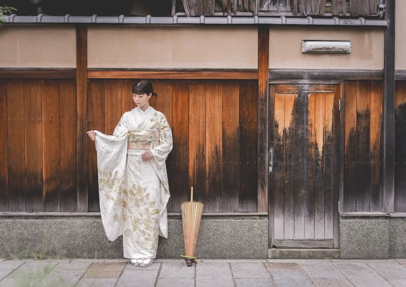 Kyoto Gion | Kimono Rental with Hair Set, Makeup & Photo Shot - Should you book this Gion kimono rental?