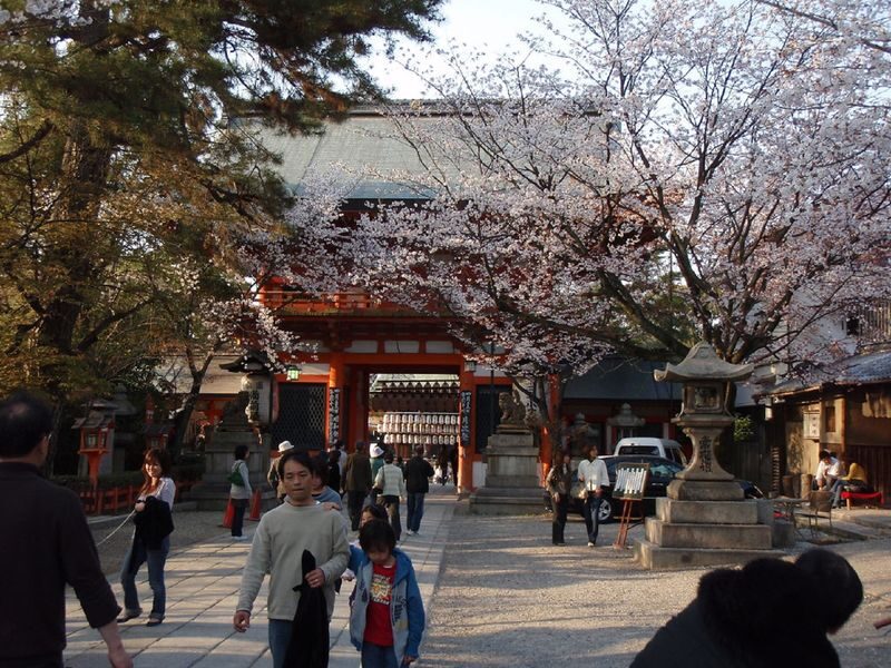 Kyoto Gion Night Guided Walking Tour (3 Hours) - Yasaka Shrine and the religious details