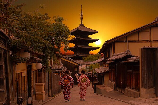 Kyoto: Gion Night Walking Tour with Geisha Insight - Key Points
