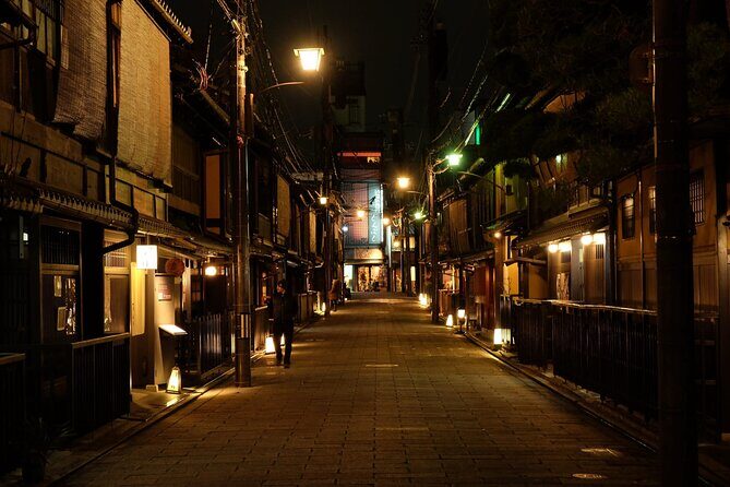 Kyoto: Gion Night Walking Tour with Geisha Insight - In-Depth Review of the Kyoto Gion Night Walking Tour